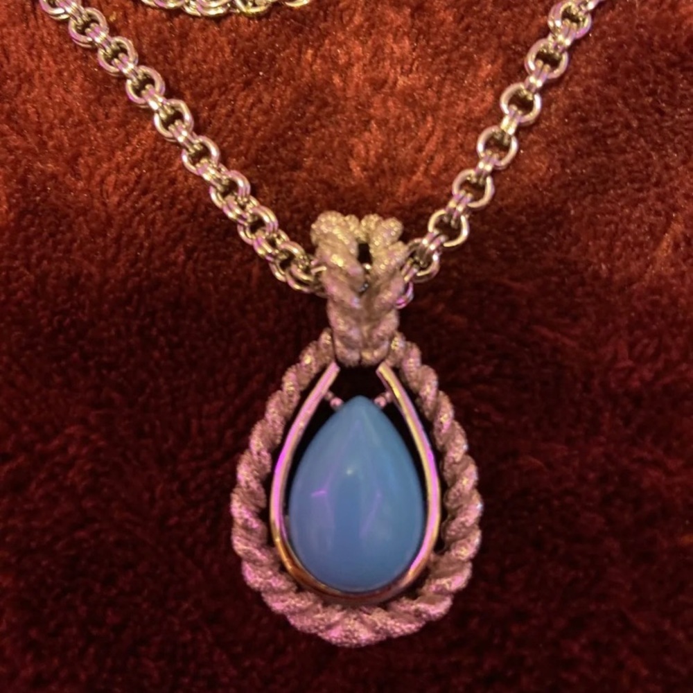 VINTAGE AVON TURQUOISE TEARDROP NECKLACE 1972 SILVER CHAIN NEW IN BOX - Picture 1 of 6